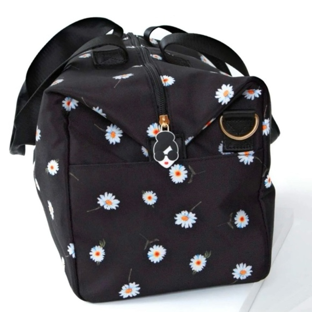 ALICE & OLIVIA Daisy Print Duffle Bag NEW!! - Picture 2 of 12